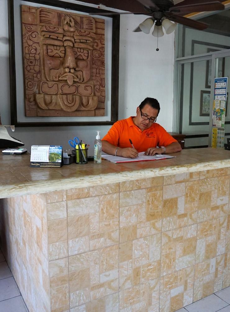 Hotel Real Azteca Четумал Екстериор снимка